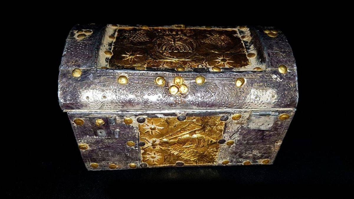 Çorum'da altın kaplama ahit sandığı ele geçirildi