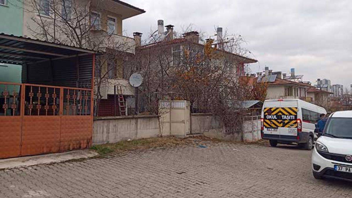 Evinde ölü bulundu
