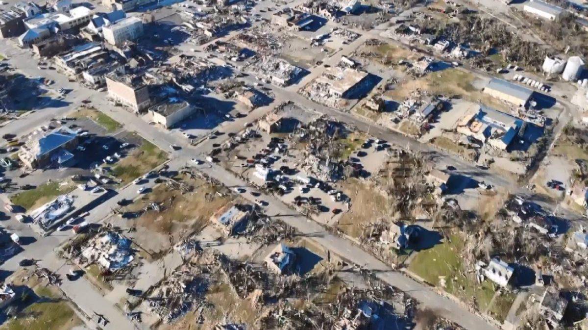 Hortumun yerle bir ettiği Kentucky'den görüntüler