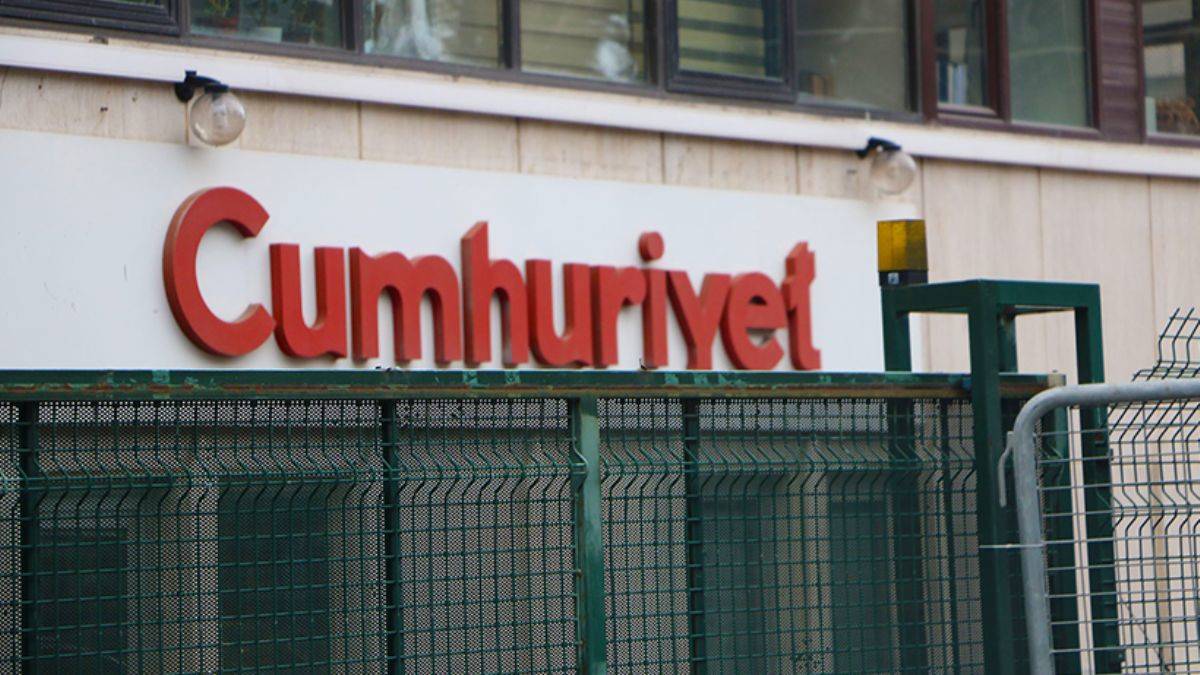 Cumhuriyet gazetesinde istifa ve görevden alma depremi sürüyor