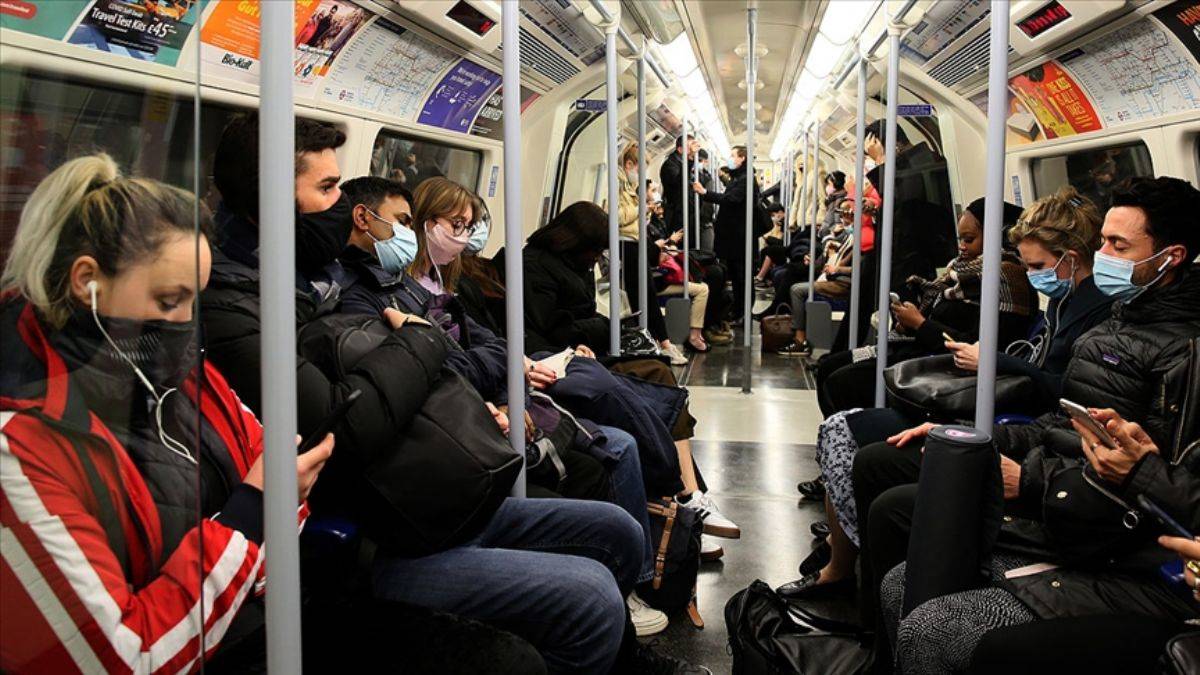 İngiltere'de salgınının başlangıcından bu yana 'en yüksek vaka sayısı' kaydedildi