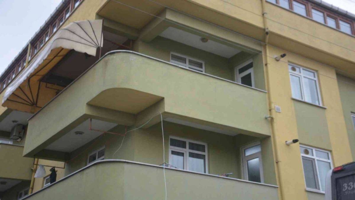 Evinde ölü bulundu