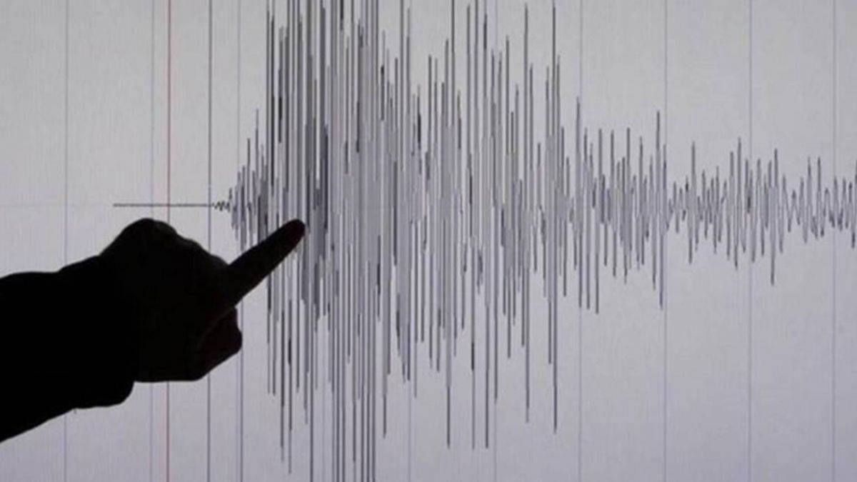 Ege’de korkutan deprem