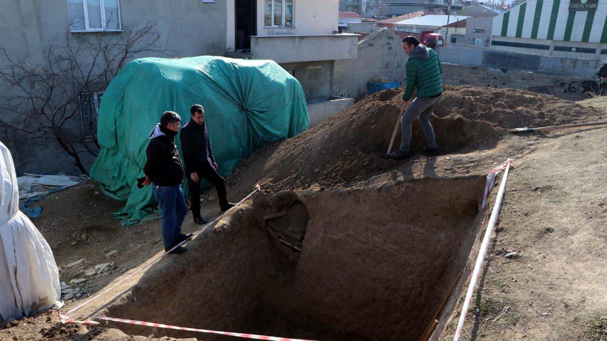 Van'da ilk kez Perslere ait mezar bulundu