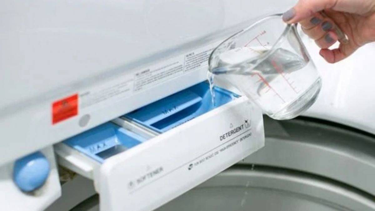 Makinenizin yumuşatıcı kısmına beyaz sirke koyarsanız...