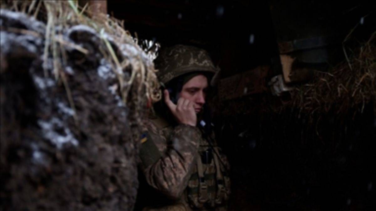 Ukrayna askerleri Donbas’ta nöbette