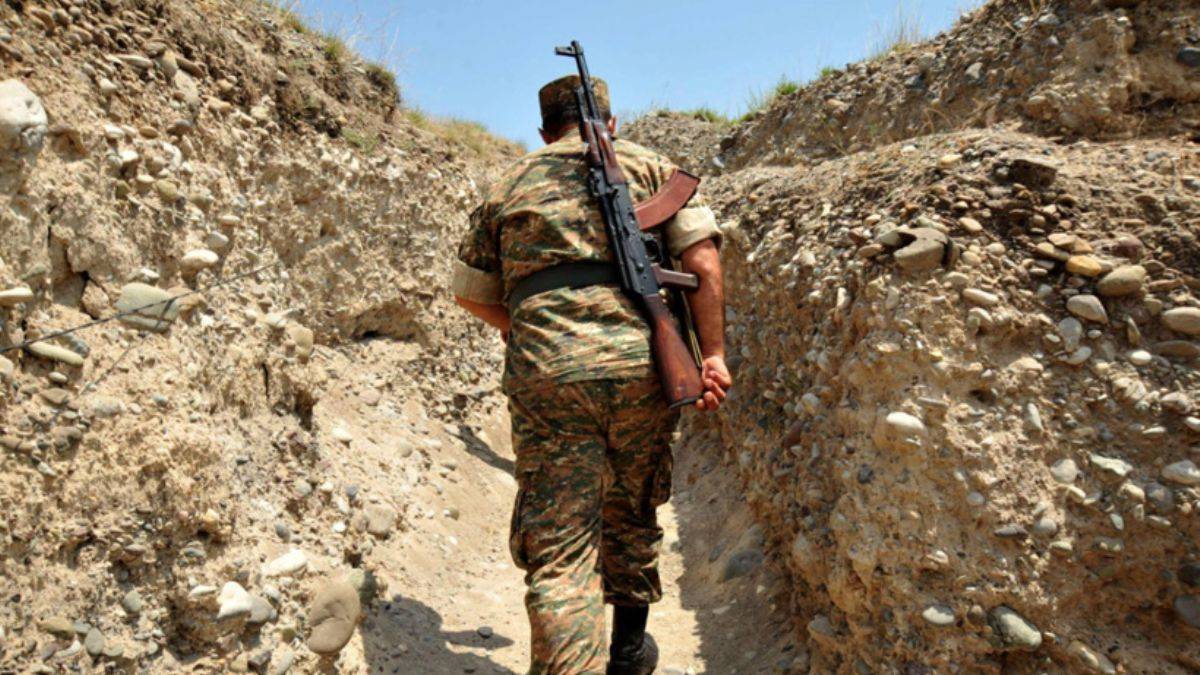 Azerbaycan, Ermenistan’a 10 asker iade etti
