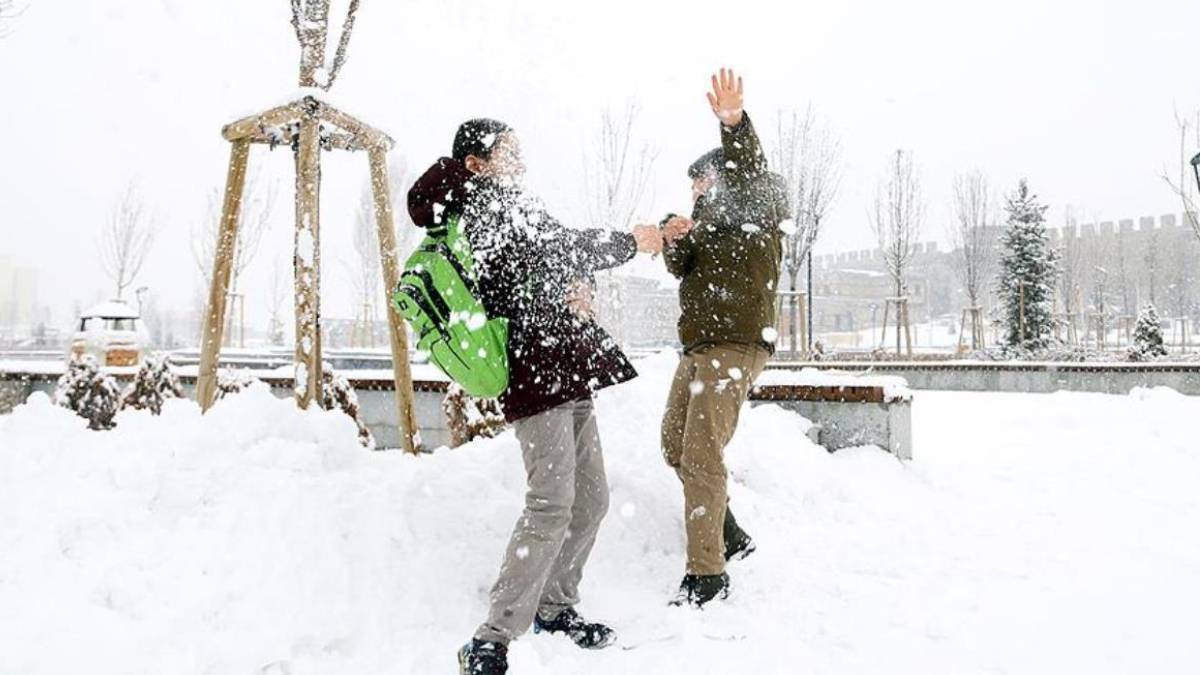 Kars'ta okullar tatil mi? Kars'ta 20 Aralık Pazartesi okul var mı? Kars'ta hamileler ive engelliler idari izinli mi?