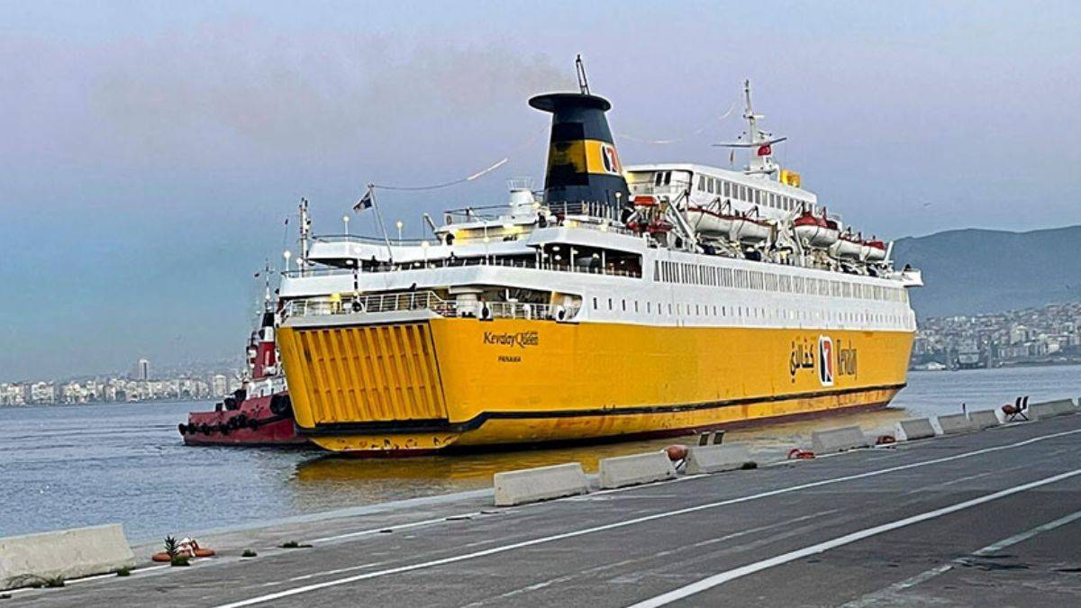 Libya'dan gelen ikinci yolculu gemi, İzmir'e demirledi