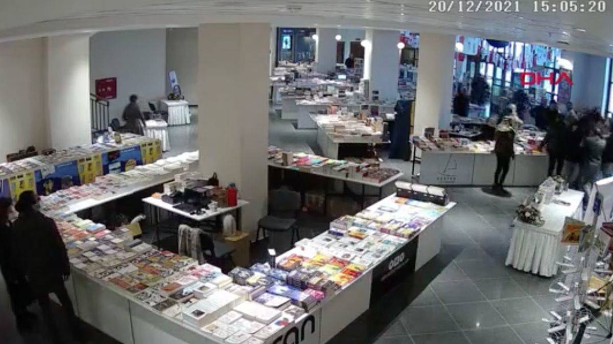 Selahattin Demirtaş'ın kitaplarının fuarda satılmasına tepki