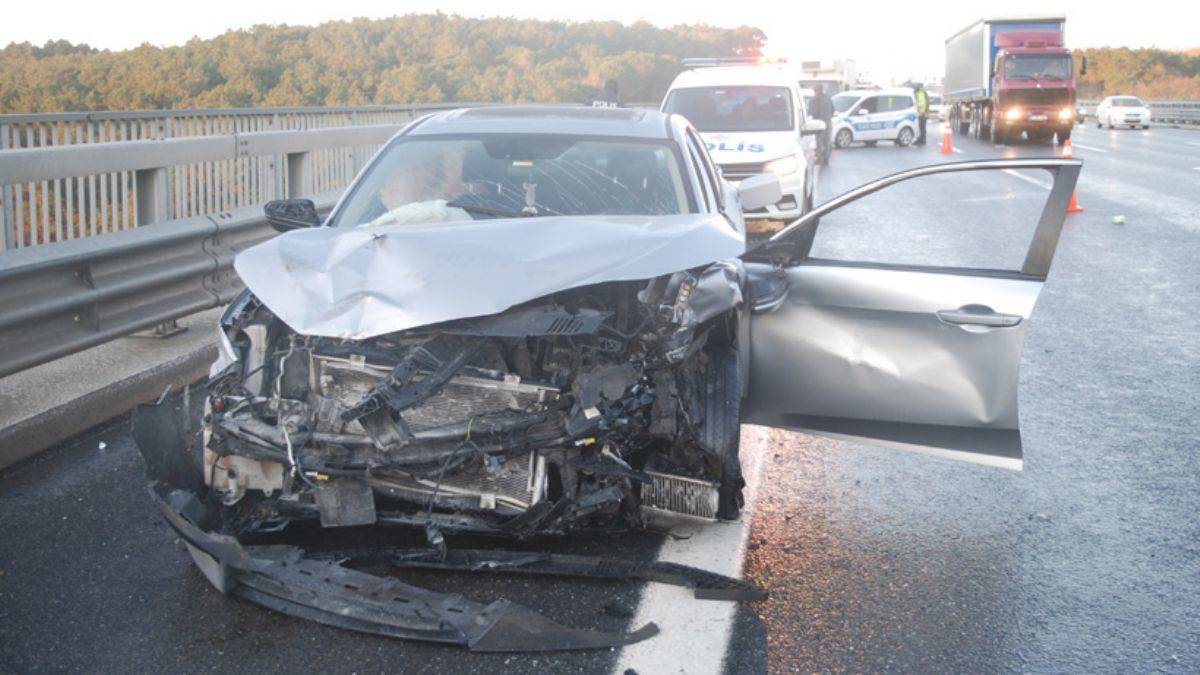 Kuzey Marmara Otoyolu'ndaki 15 araç birbirine girdi