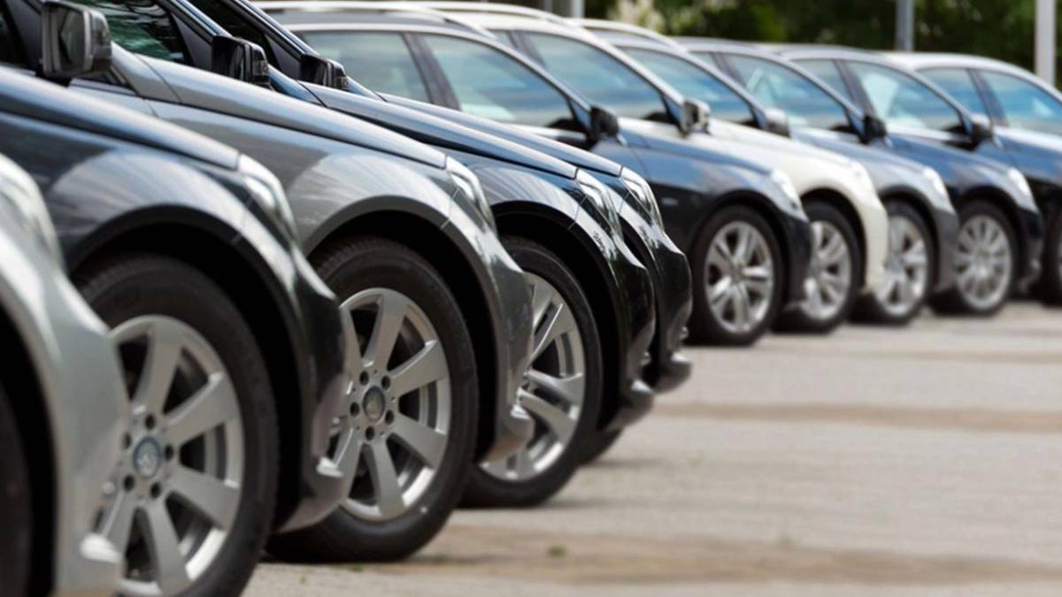 Dolardaki düşüş sonrası otomobil markaları fiyatları güncellemeye başladı!