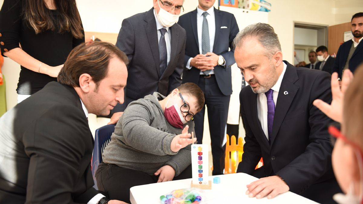 'Minik Salonlar, Dev Sporcular'