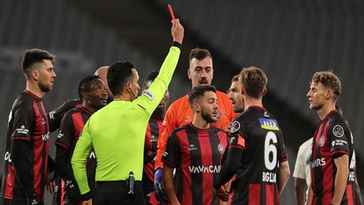 Caner Erkin neden kırmızı kart gördü? Caner hakeme ne dedi?