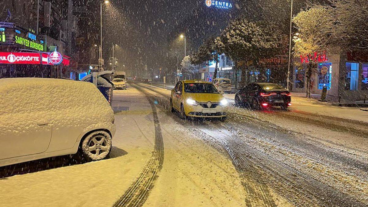 İstanbul'un bazı bölgelerinde kar yağışı etkili oluyor