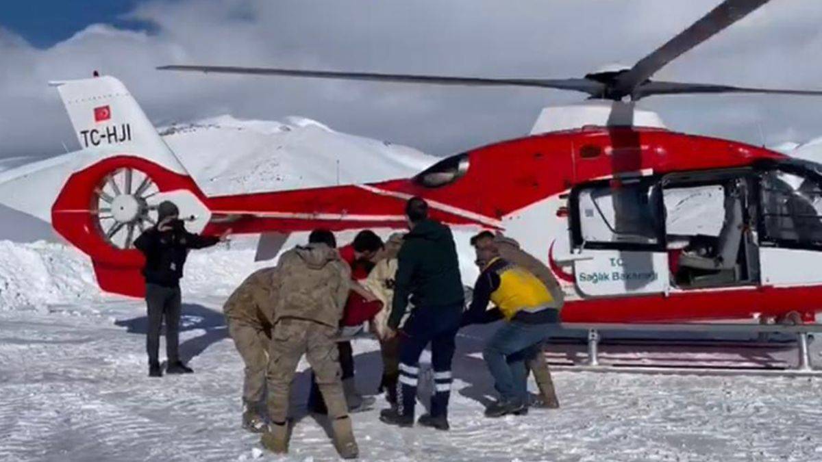 Doğum sancıları tutan Süheyla, ambulans helikopterle hastaneye ulaştırıldı