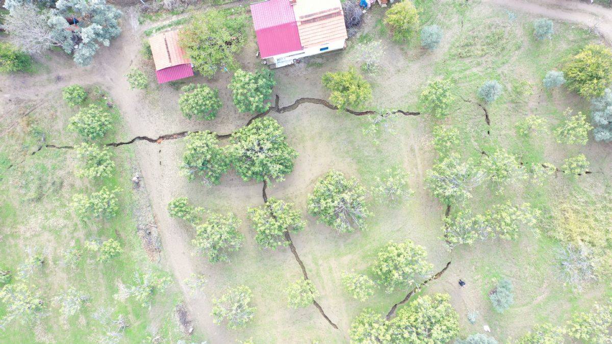 Aydın'daki korkutan yarıkların sebebi belli oldu