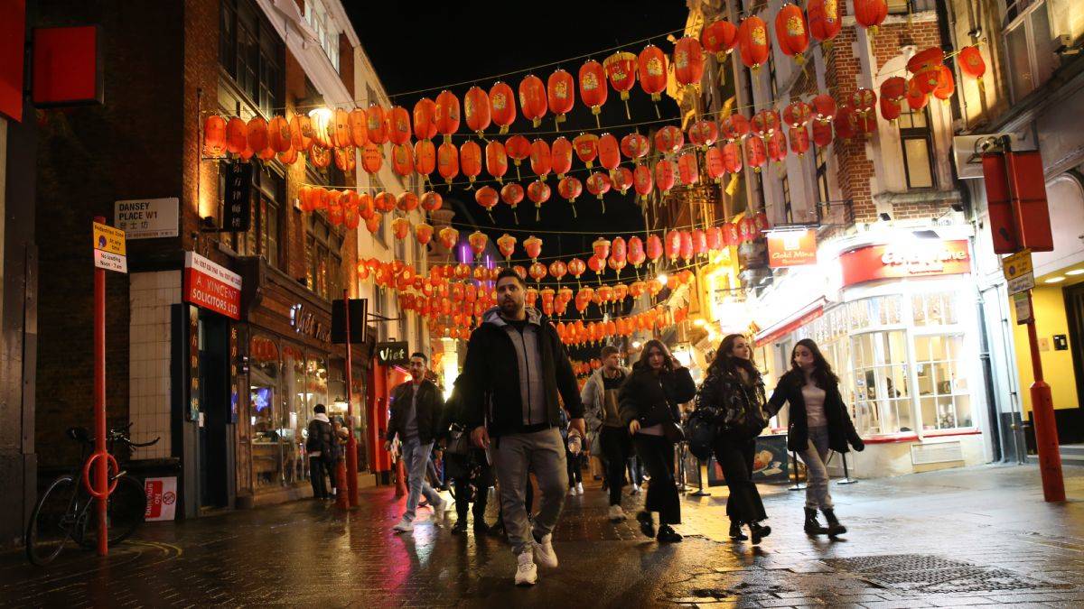 İngiltere'de günlük Kovid vaka sayısı 119 bini geçti