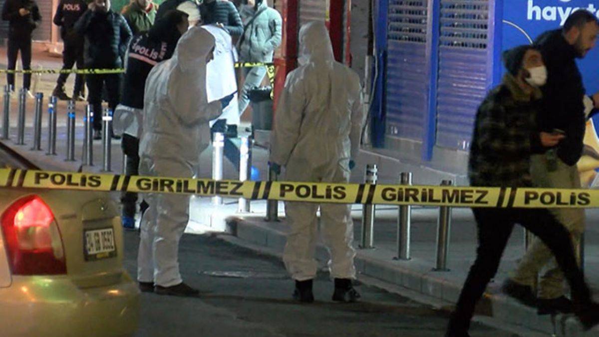 AK Parti ilçe başkanlığı önüne bırakılan kutudan patlayıcı çıktı