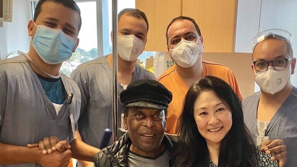 Kanser tedavisi gören Pele, Noel için hastaneden çıktı