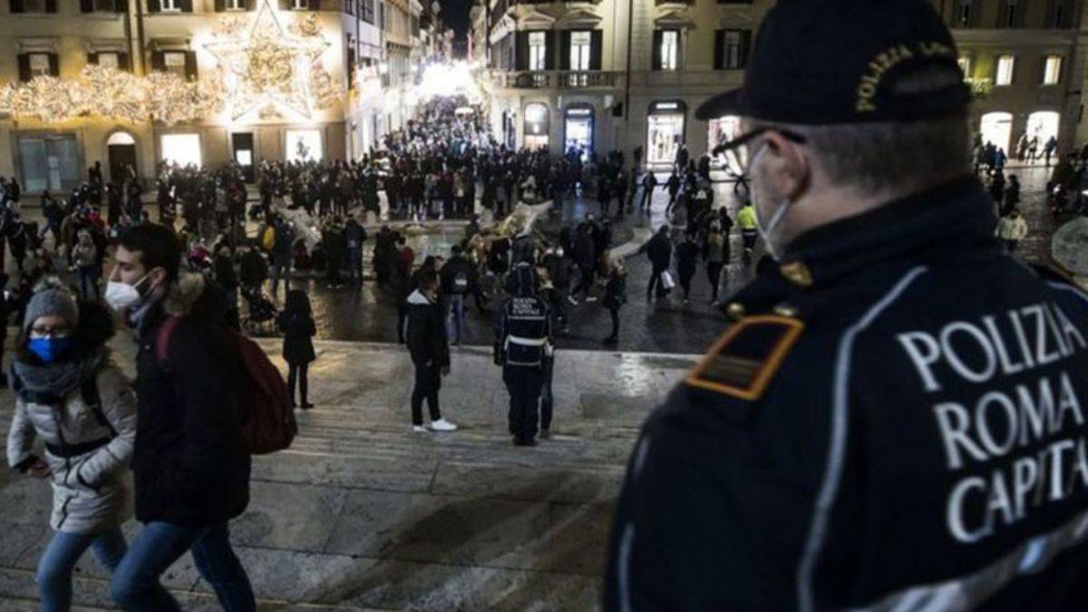 İtalya'da açık havada yılbaşı partileri yasaklandı, gece kulüpleri kapatıldı
