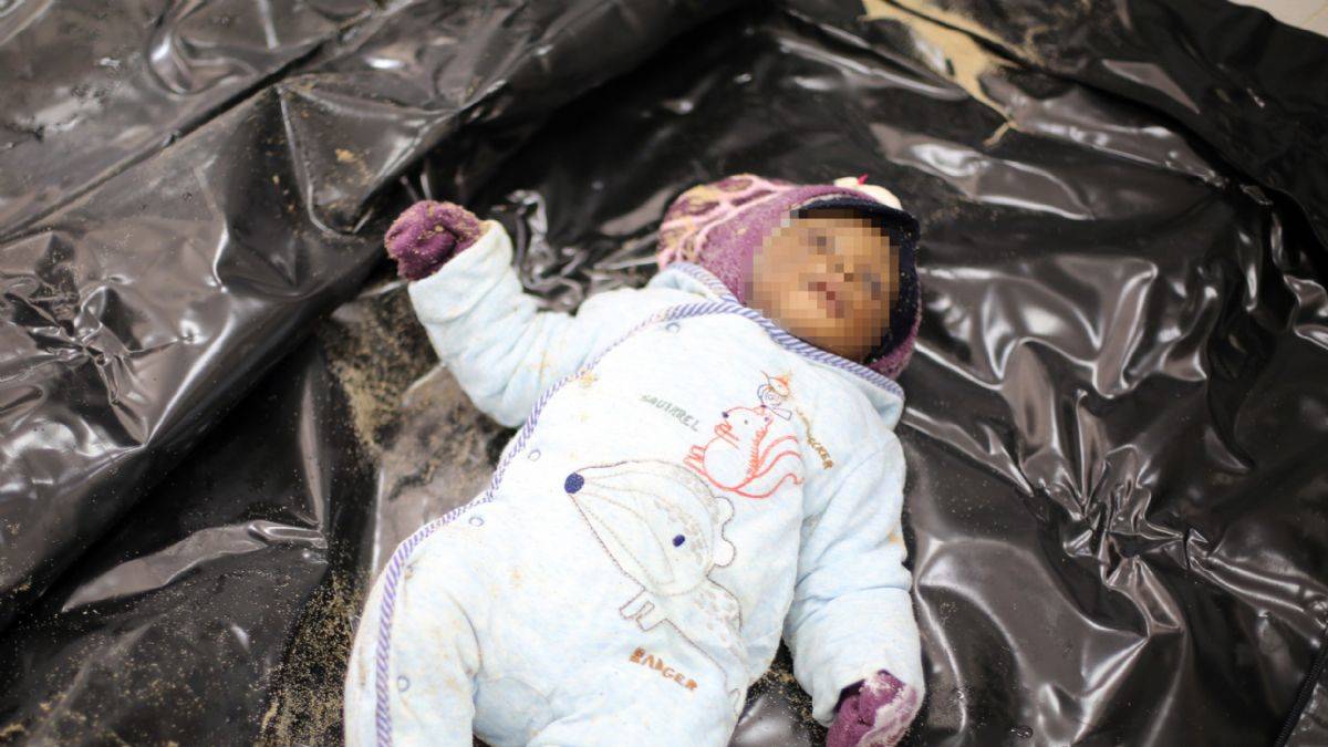 Mavi tulumlu bebeğin cansız bedeni de sahile vurdu