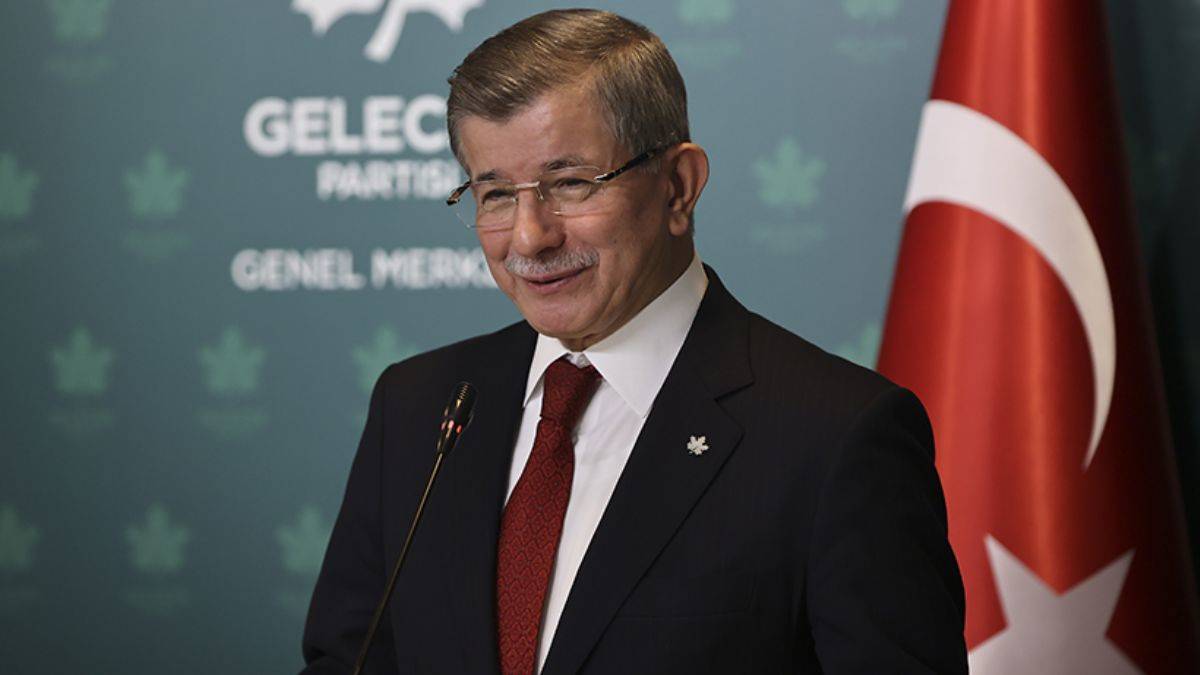 Davutoğlu: Türkiye'nin köklü bir yenilenmeye ihtiyacı var