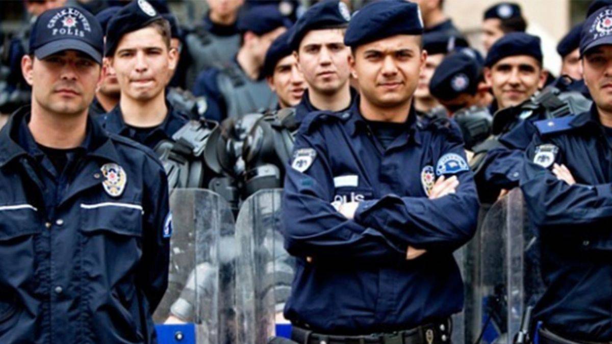 'Türk polisi, Macaristan'da Türk tırlarını kaçak göçmenlerden koruyacak'