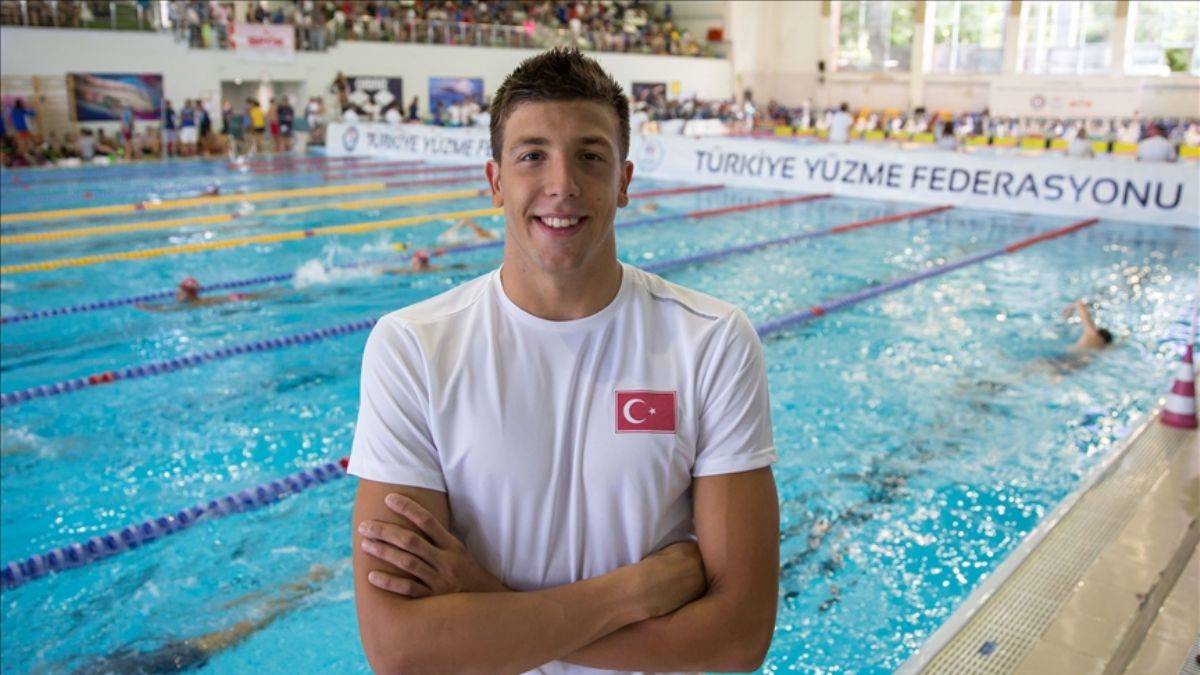 Milli yüzücü Emre Sakçı'dan yeni dünya rekoru