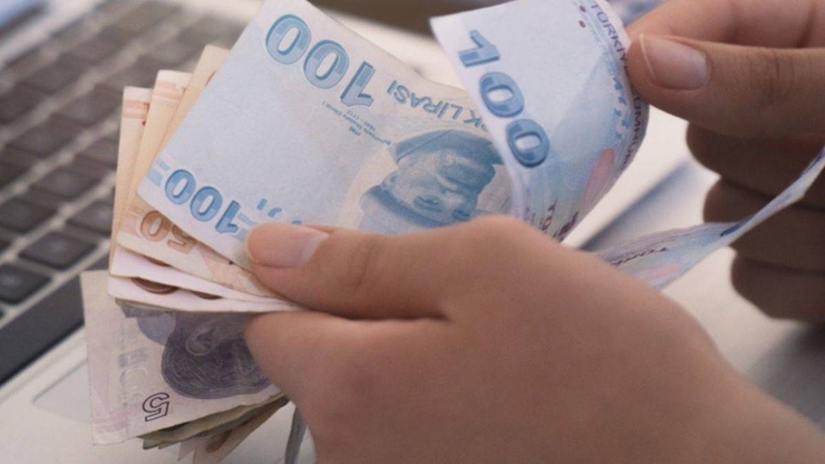 Fakir kardeşe, aynı evde yaşayan kardeşe zekat verilir mi?