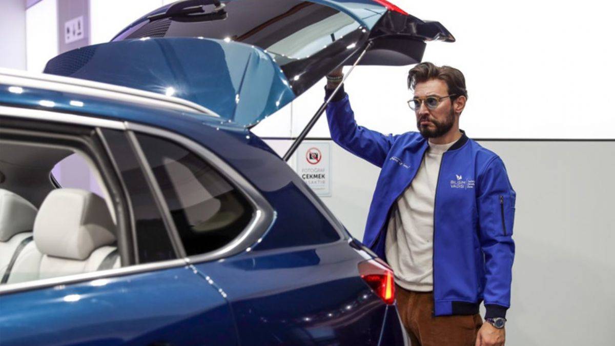 Bakan Varank'tan göndermeli TOGG paylaşımı: ''Bagaj önemli! ''