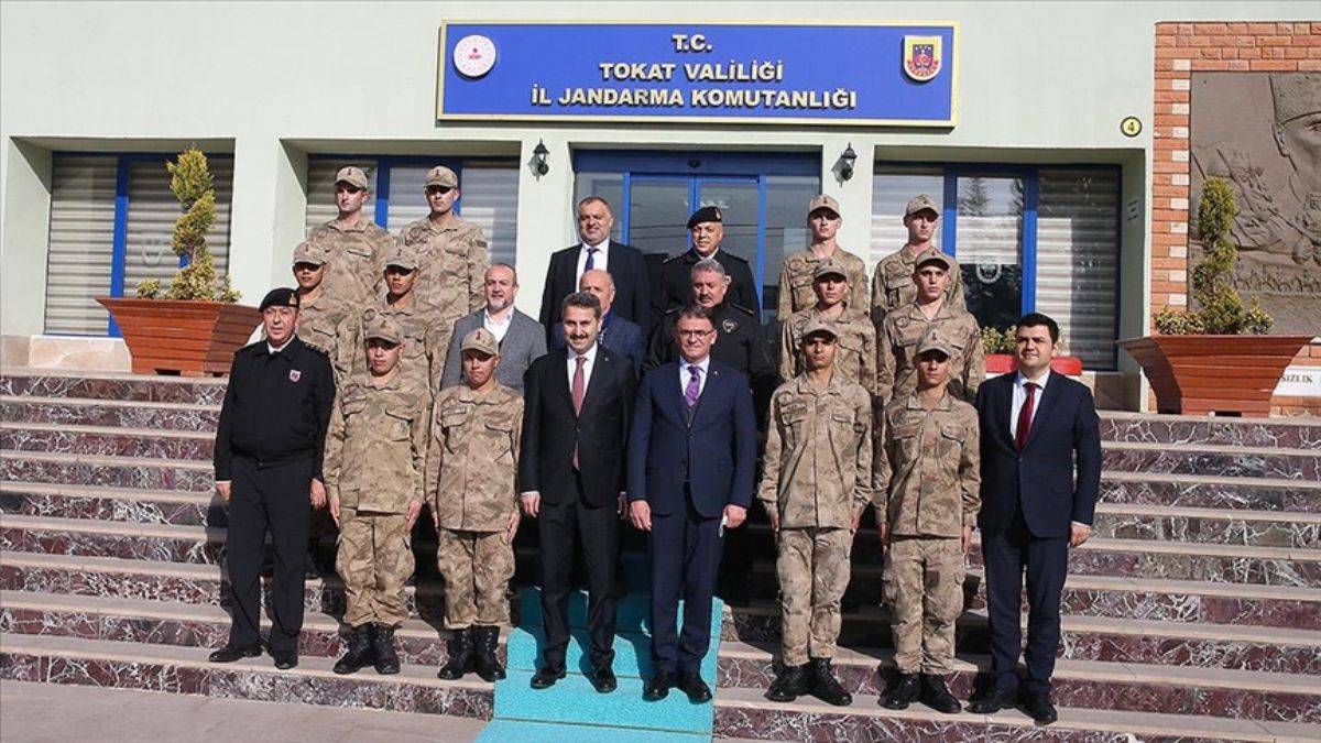 6 ikiz kardeş aynı birlikte asker