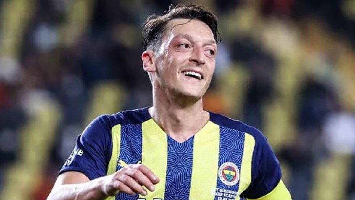Flaş gelişme! Fenerbahçe forması giyen Mesut Özil Çorum FK'ya talip oldu