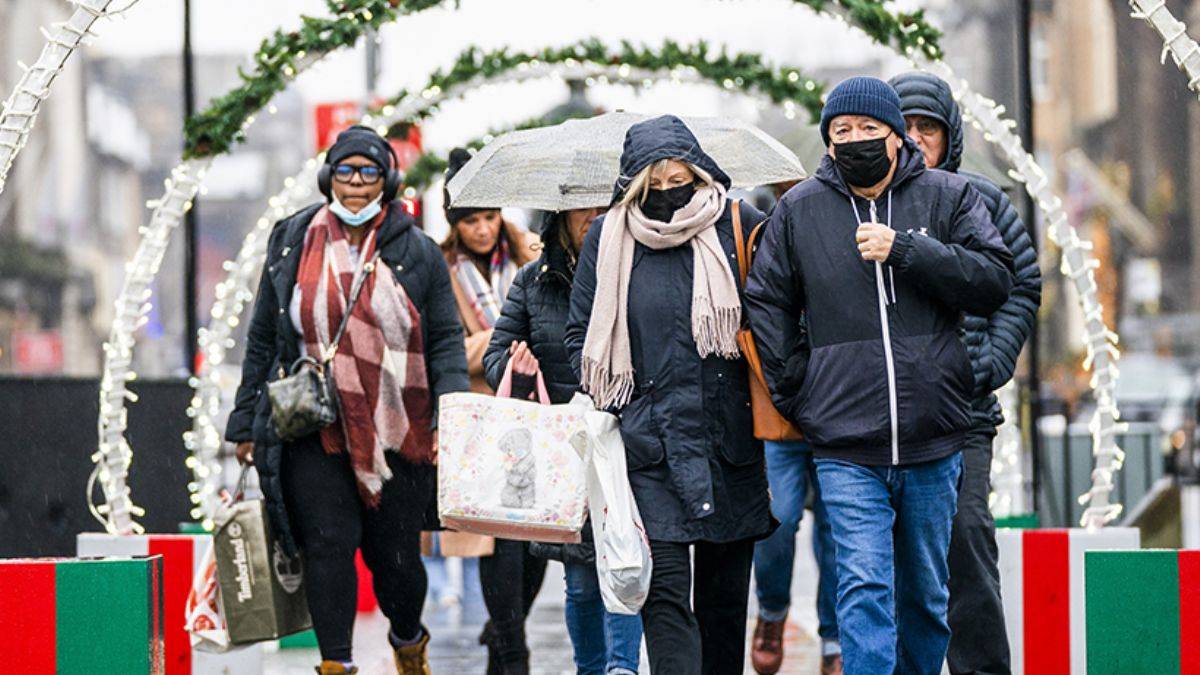 İngiltere'de vaka sayısı rekor kırdı