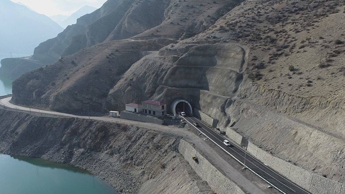 Türkiye'yi Kafkaslar'a bağlayan Pirinkayalar Tünel'i açıldı