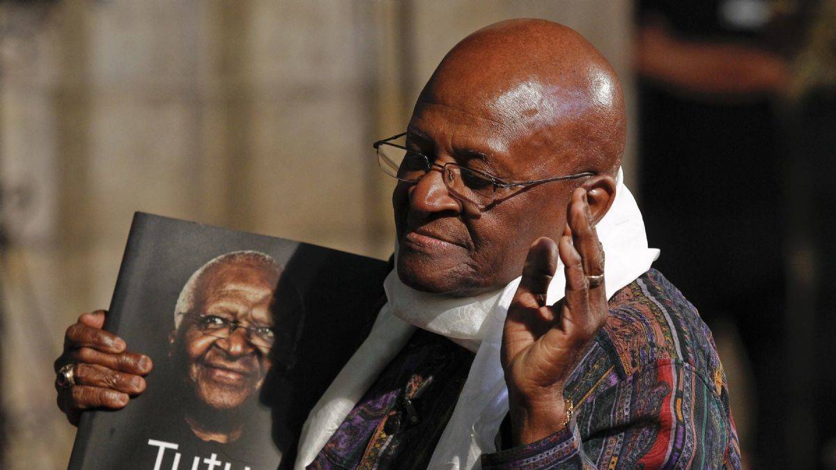 Afrika’da ırkçılığa/bölücülüğe karşı adaleti savunan adam: Desmond Tutu