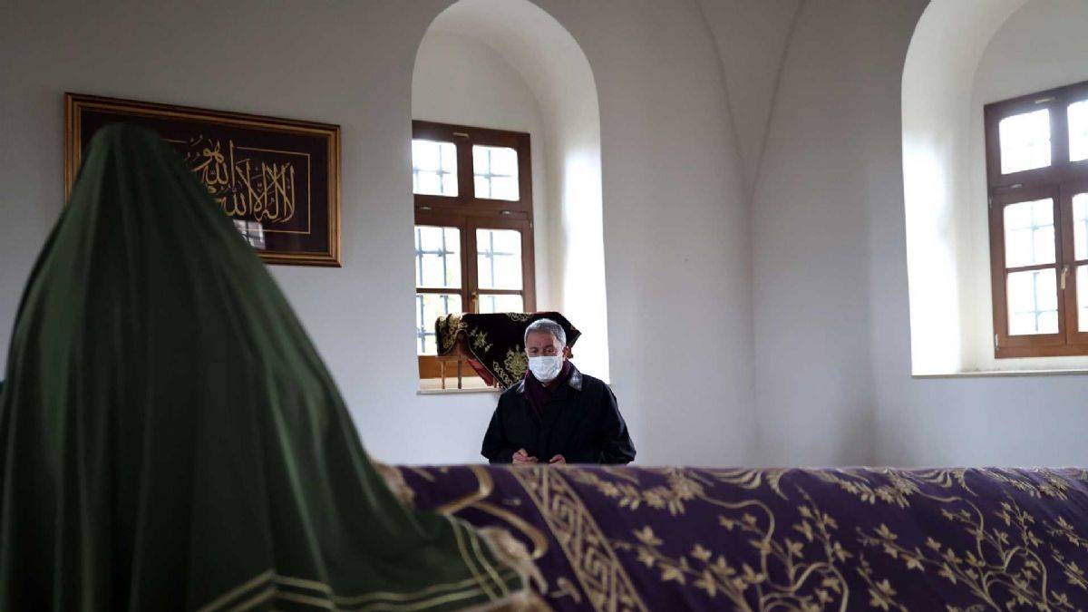 Kosova: Bakan Akar’dan ‘Sultan Murad Türbesi’ ziyareti