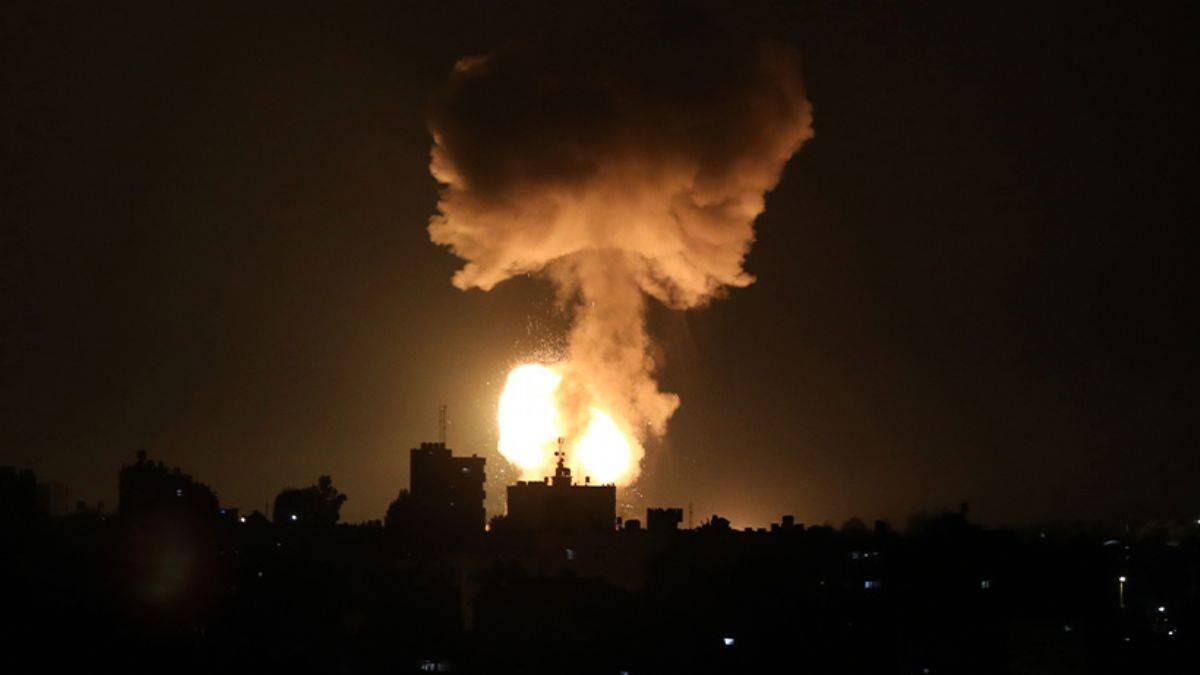 İsrail savaş uçaklarından Gazze Şeridi'ne hava saldırısı