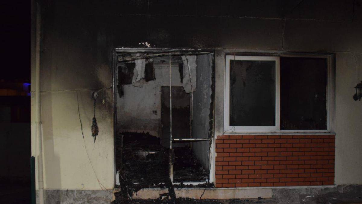 Hırsızlık yaptığı evi çıkarken yaktı