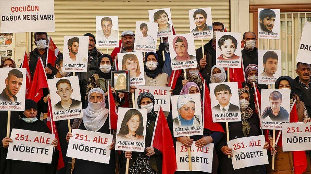 PKK'dan Diyarbakır annelerine karşı 'iletişim' yasağı