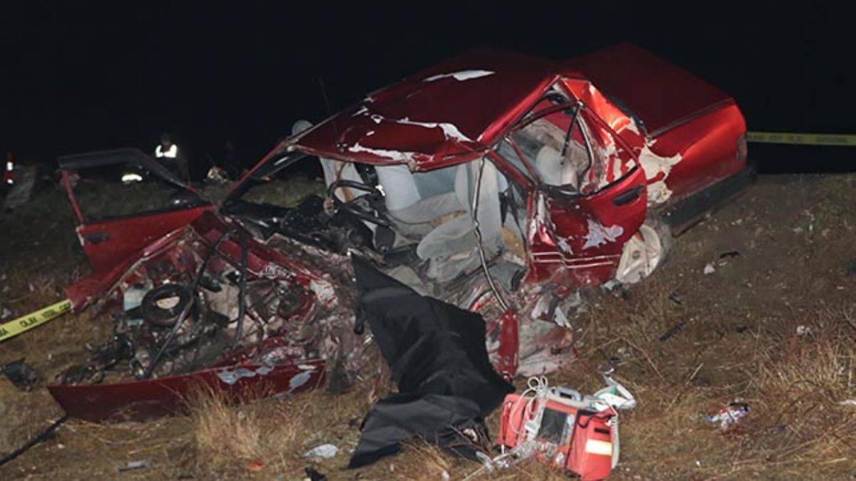 Kafa kafaya feci kaza: 1 ölü, 4 yaralı