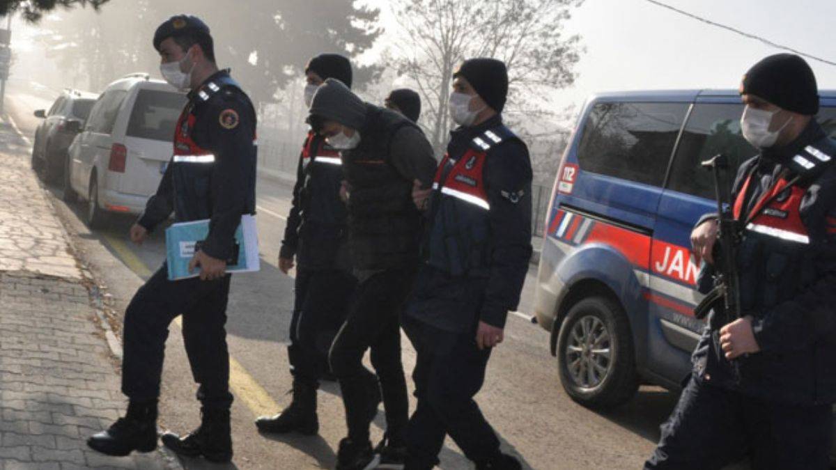 Sahte jandarma komutanı suç üstü yakalandı