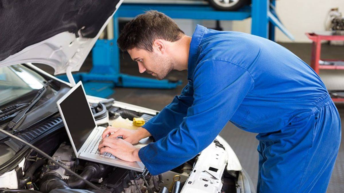 Kur artışı otomotiv ve sigortayı etkiledi