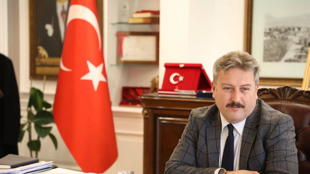 Başkan Palancıoğlu'ndan ödül alan ERÜ öğretim üyelerine tebrik