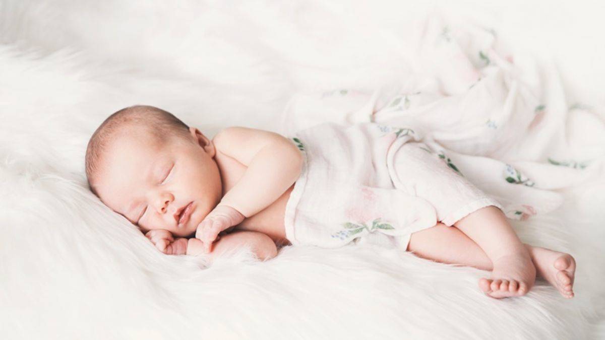 1 aylık bebeğin gelişimi nasıl olmalı?