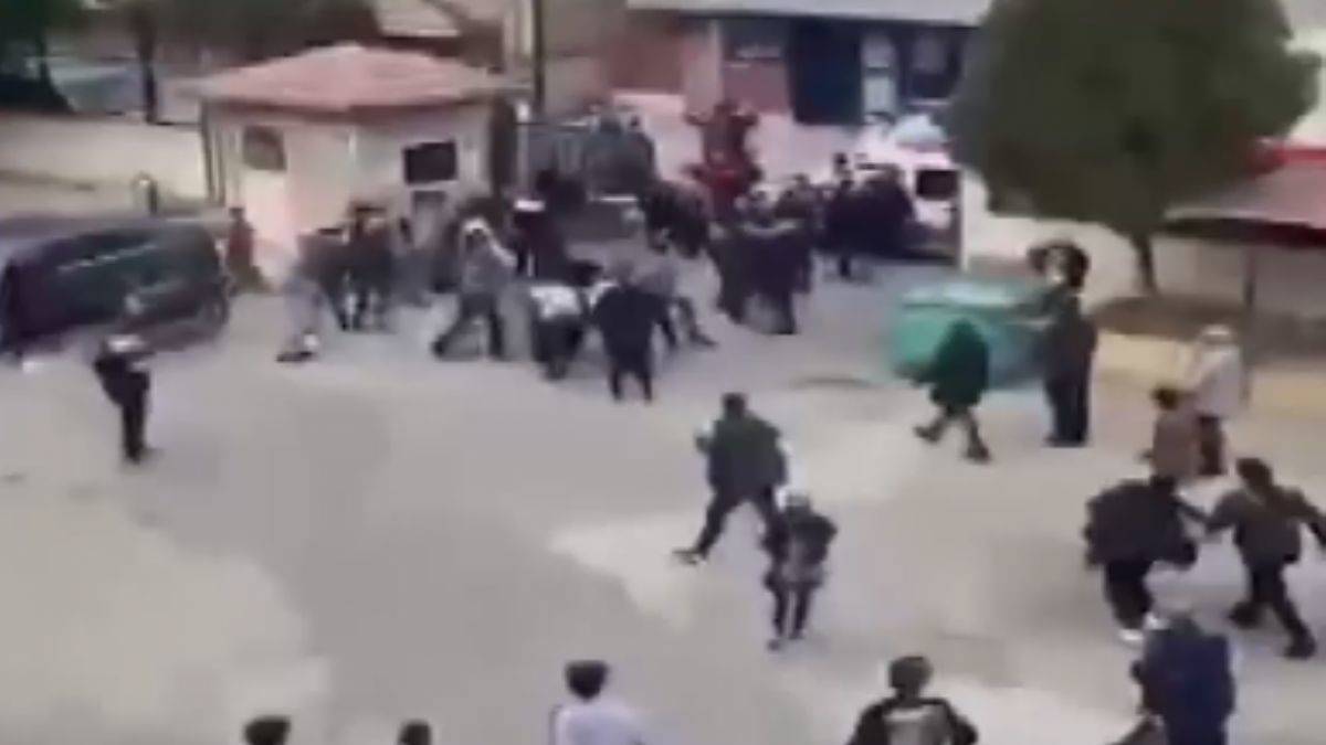 Öğrenci ve veliler birbirine girdi!