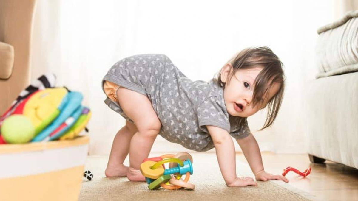 12 aylık bebeğin gelişimi nasıl olmalı?