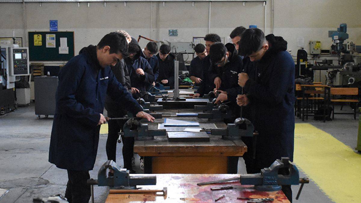 Bursa'da makine parçası üreten meslek lisesi 27 ülkeye ihracat yapıyor