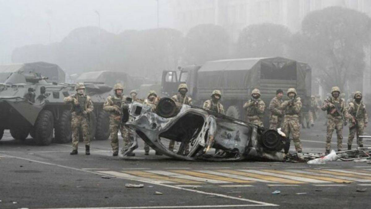 Kazakistan’da son durum: Göstericiler kritik bölgedeki yolu kapattı