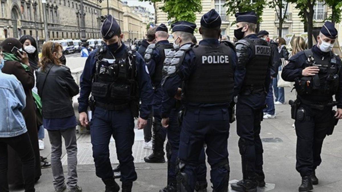 Fransa'da ırkçı polislere hapis cezası